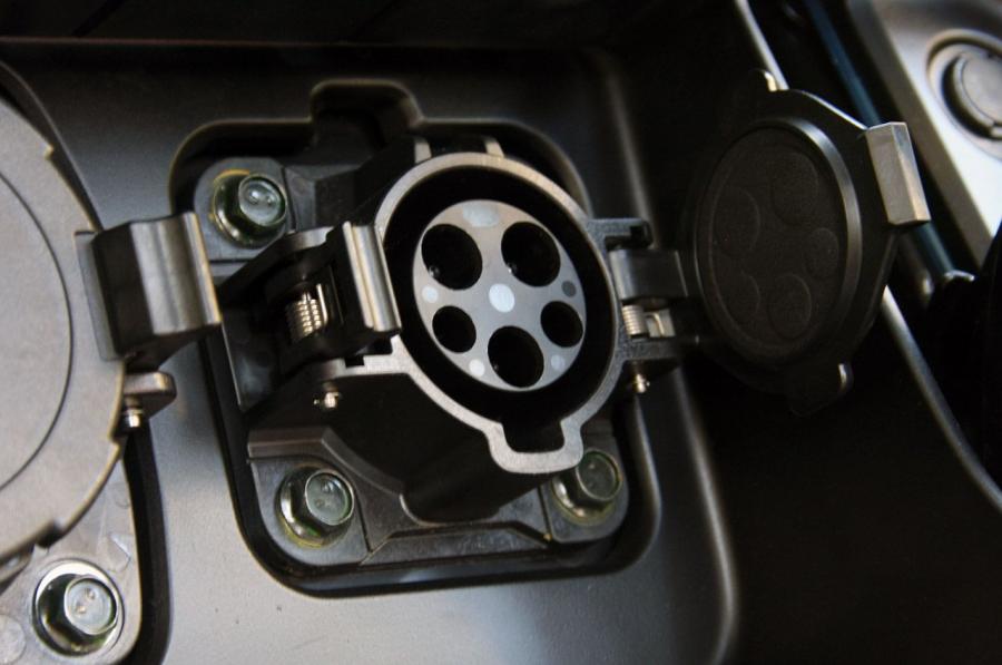  Nissan Leaf 2011 года  (фото 35 из 53)